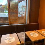 Mobile Plexiglas Schutzwand zum Abhängen von Decken